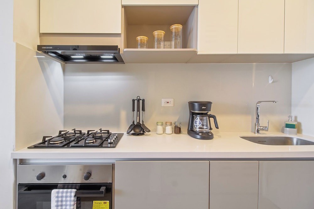 Salguero Suites By HostPro