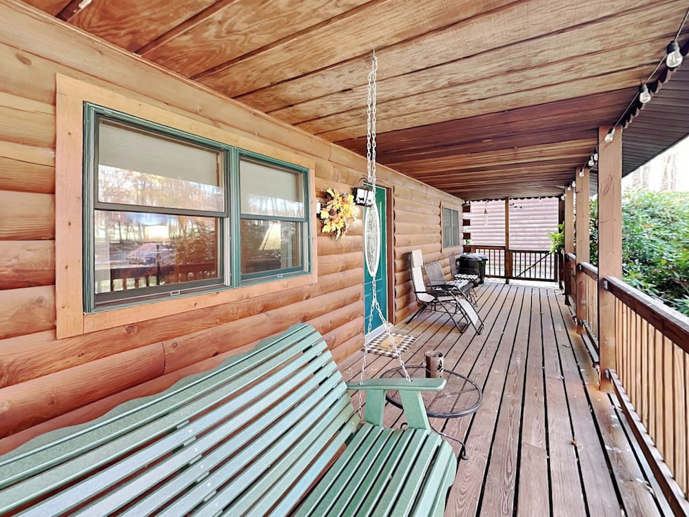 Cozy Cabin by Taylor Made Deep Creek