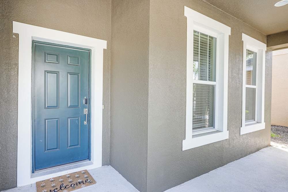 10 Mi to Wdw: Family Home w/ Game Room & Pool!