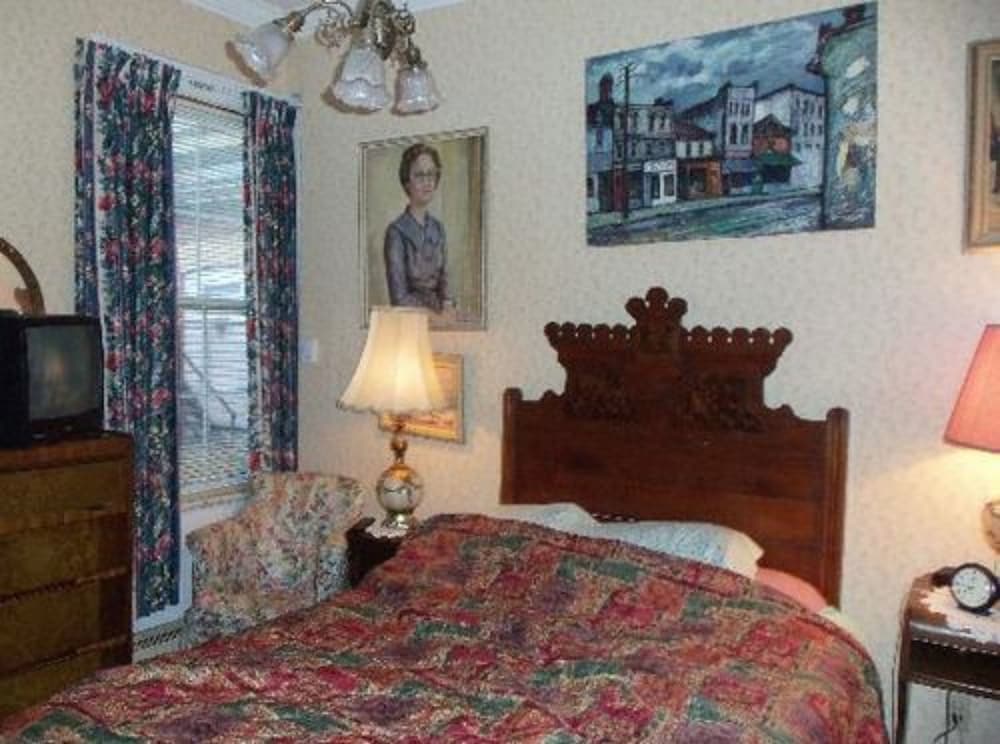 Pimblett's Downtown Toronto B&B-4