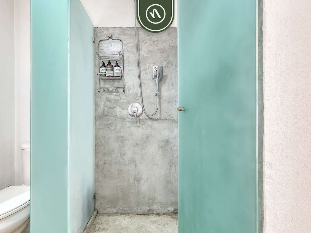 Ecofriendly 2BR Condo - Private Jacuzzi - Rooftop