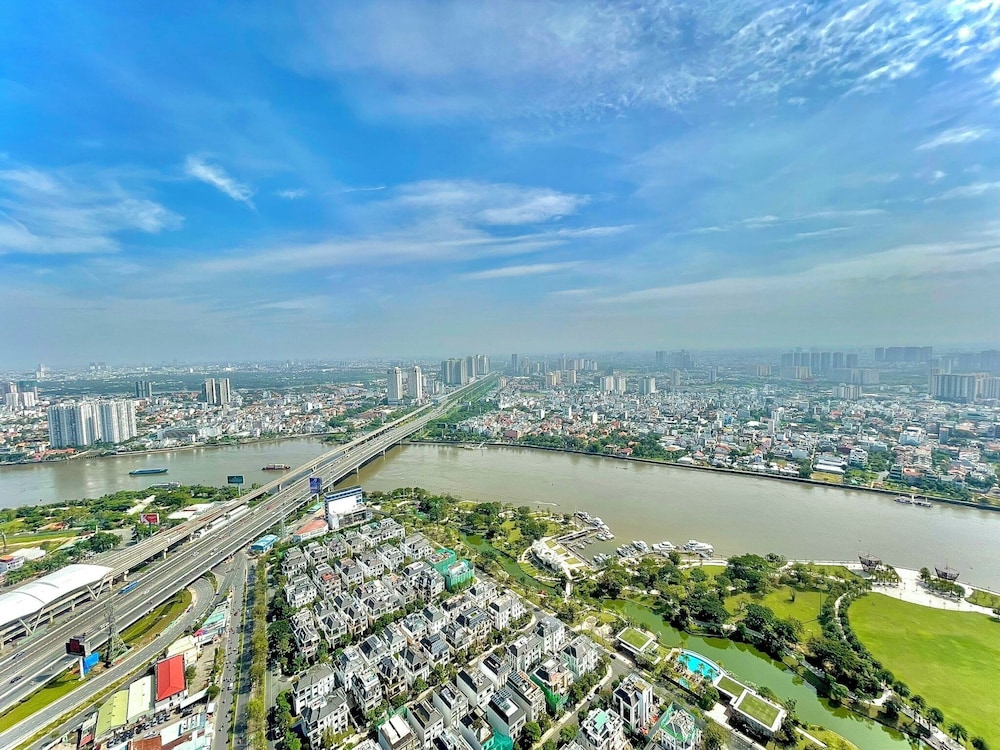 Somi Luxstay Landmark 81