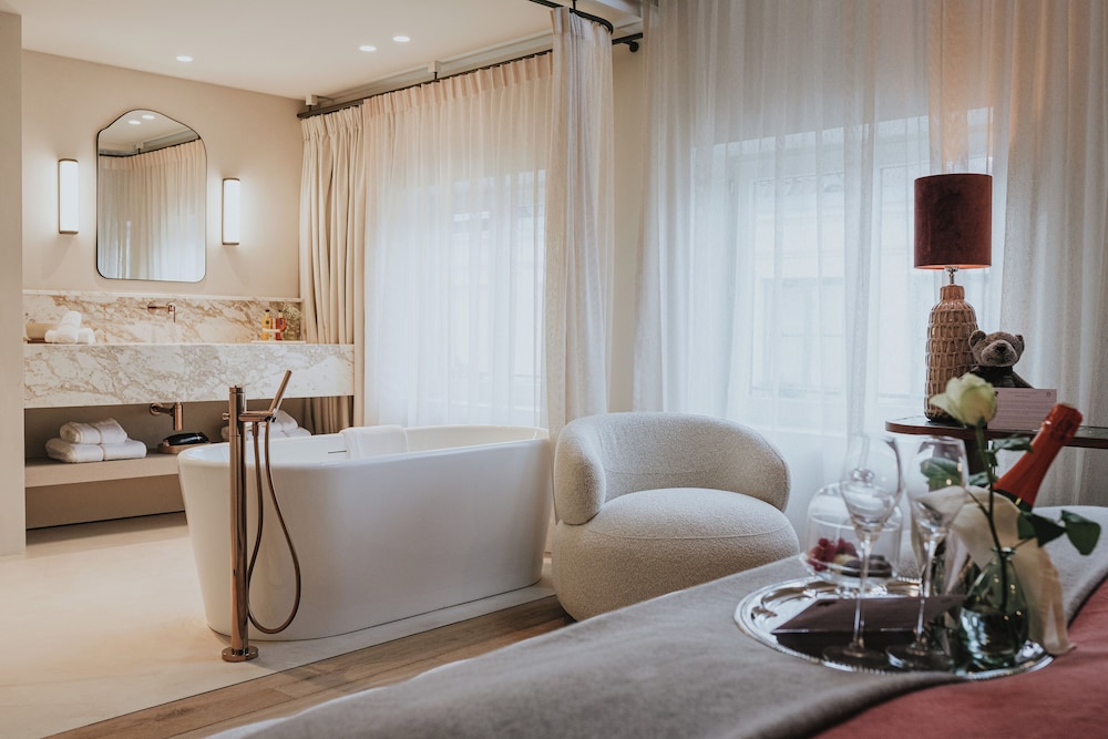 The Burgundy - Boutique B&B
