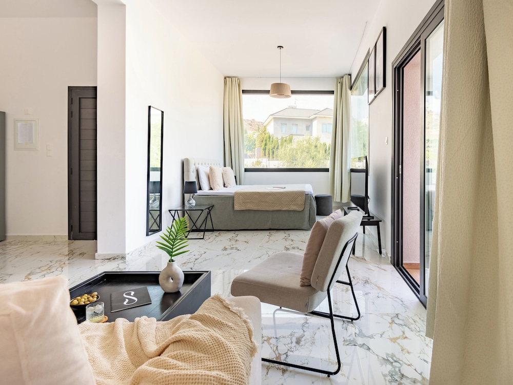 Sanders River Plaza Limassol Apartment