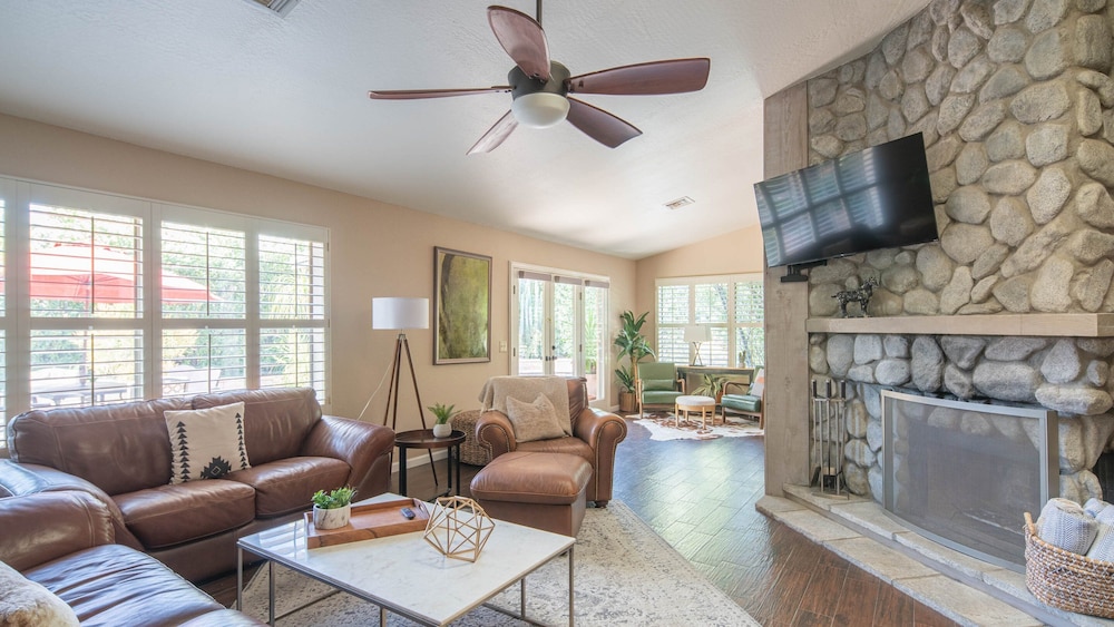 Scottsdale Gem W/pool in Private and Serene Yard!