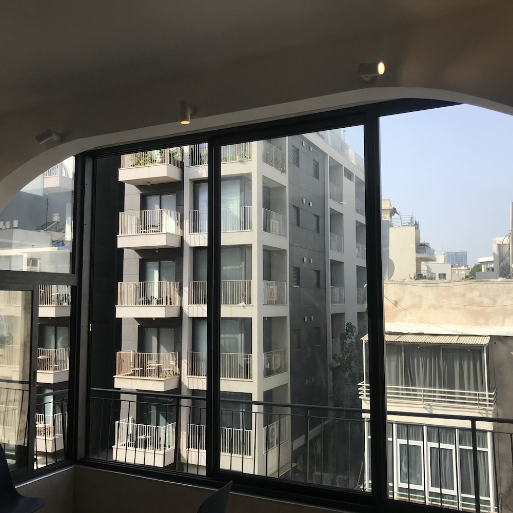 2 Bedroom Apartment with Hot Tub Facing Bograshov Beach view 5