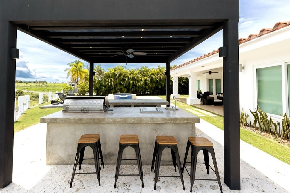 The Golf Oasis Villa by Acomodo