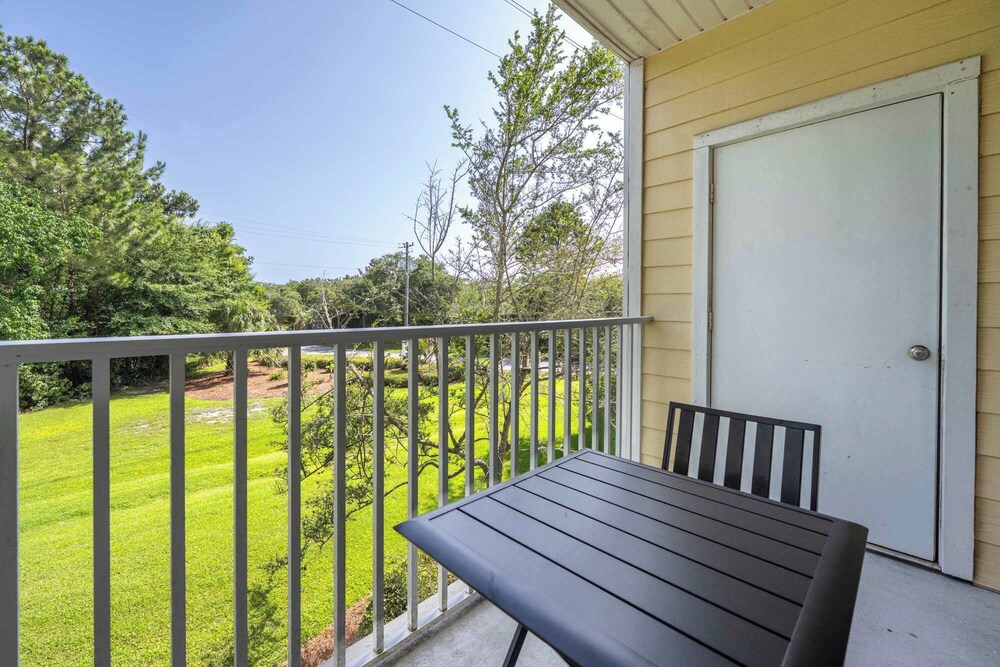 Sunshine & Whiskey Condo for 6 With Resort Amenities Near Grand Boulevard