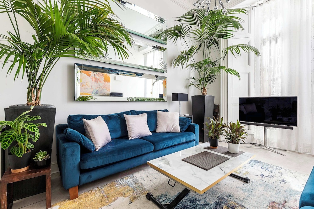 Classic Victorian Flat With Terrace