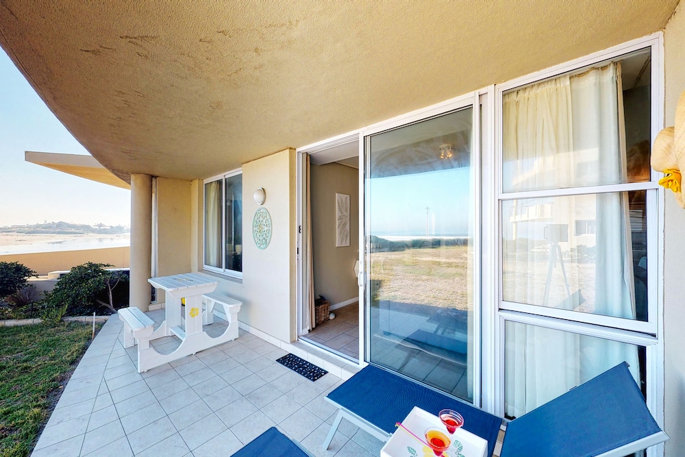 Luxury on the Beach, Lagoon Beach