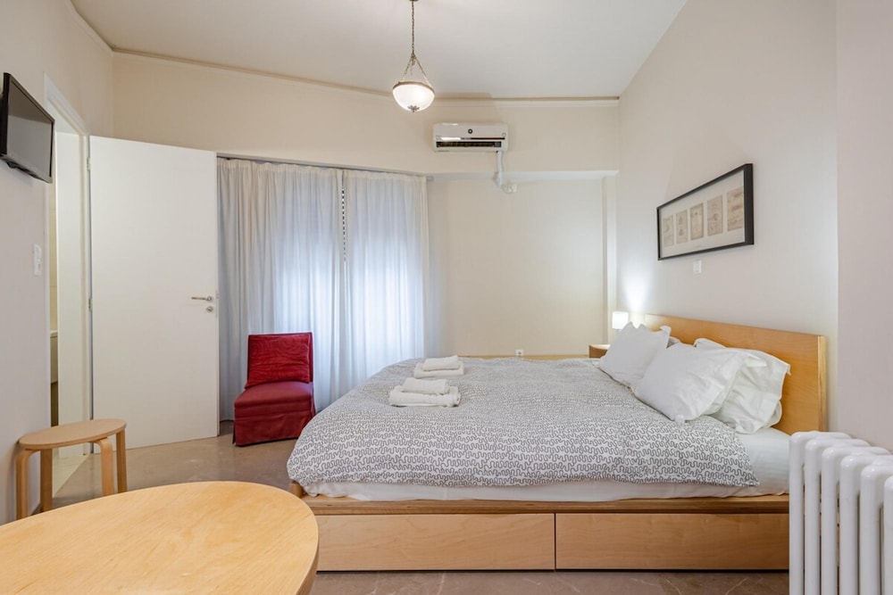 Boutique Studio Acropolis