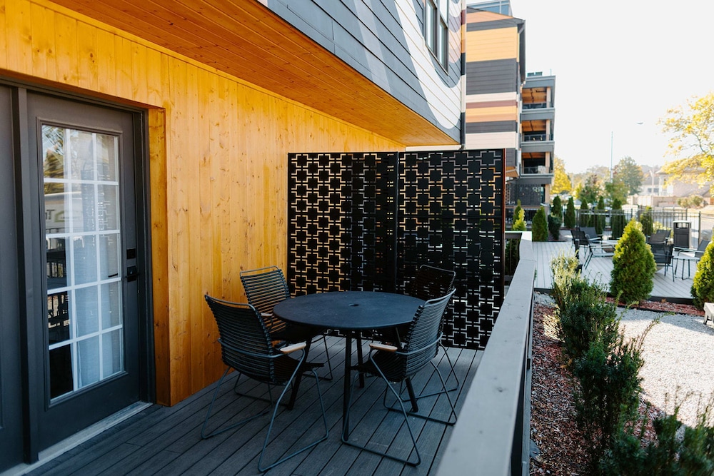The Vinyl at Music Row - 1 Bedroom Garden Suite