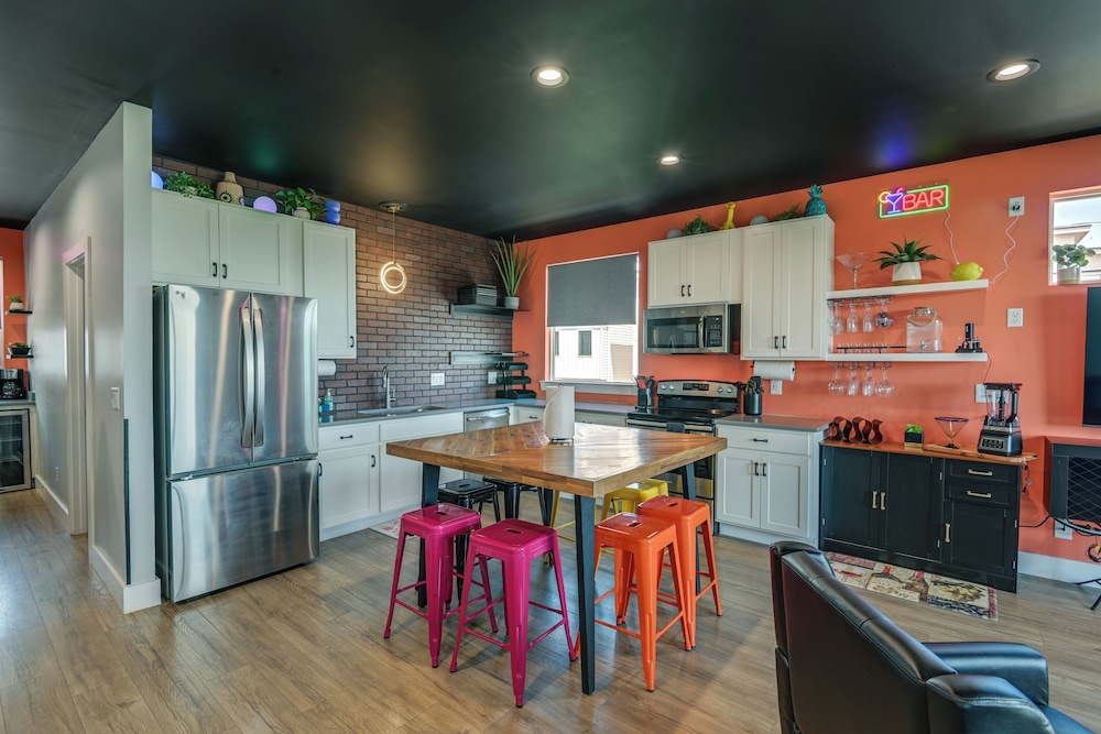 Skyline Views: Nashville Townhome 3 Mi to Broadway