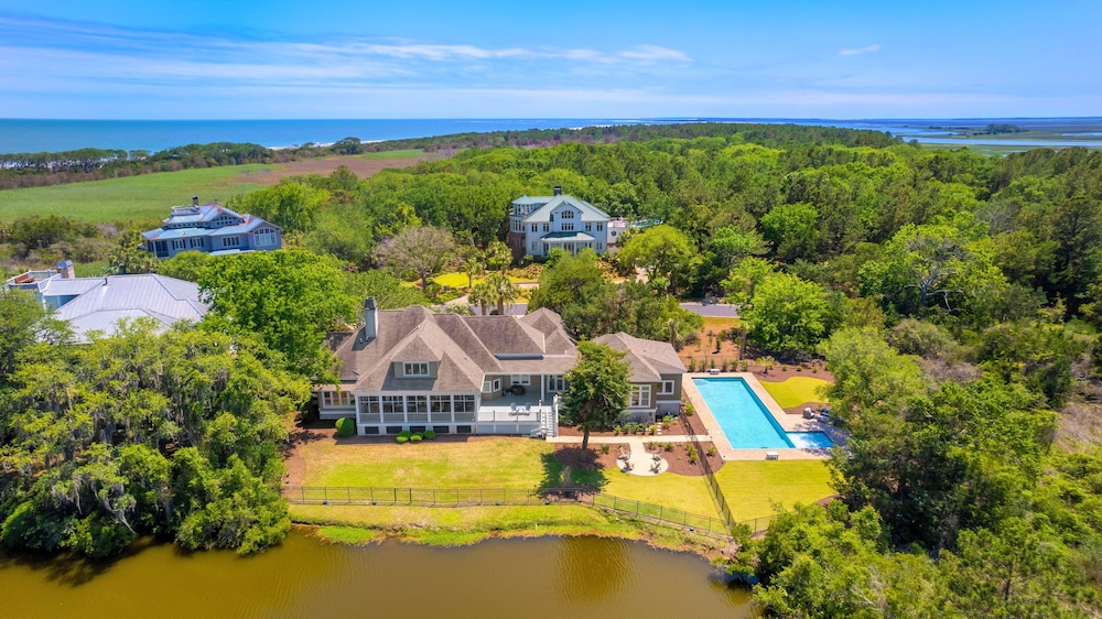 Home Close To The Beach And Private Pool 5 Bedroom Home by Peace Vacations view 3