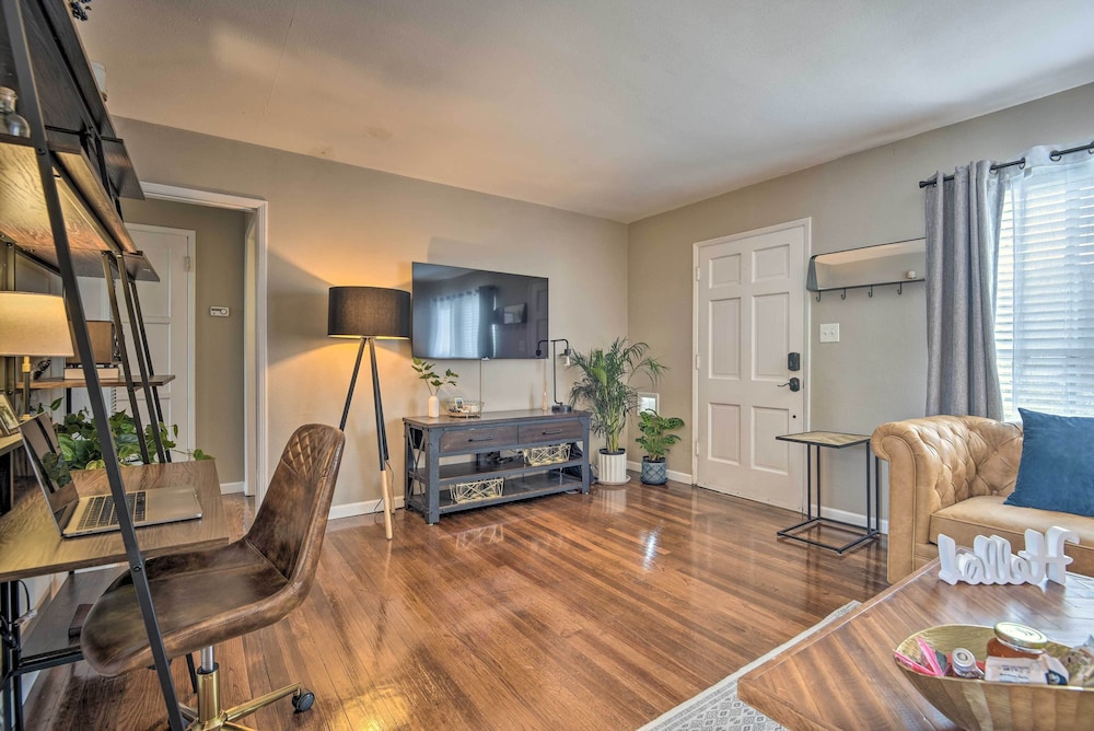 Burbank Vacations - Stylish Modern Burbank Gem w/ Private Yard! - Property Image 16