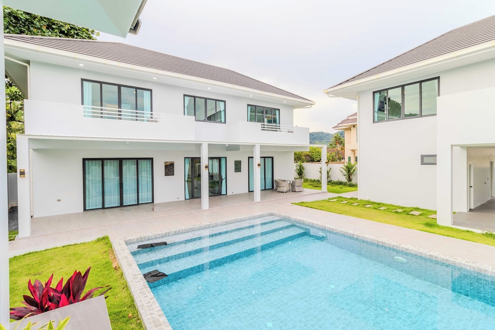 2 Villas 2 Kitchens Huge Pool V258