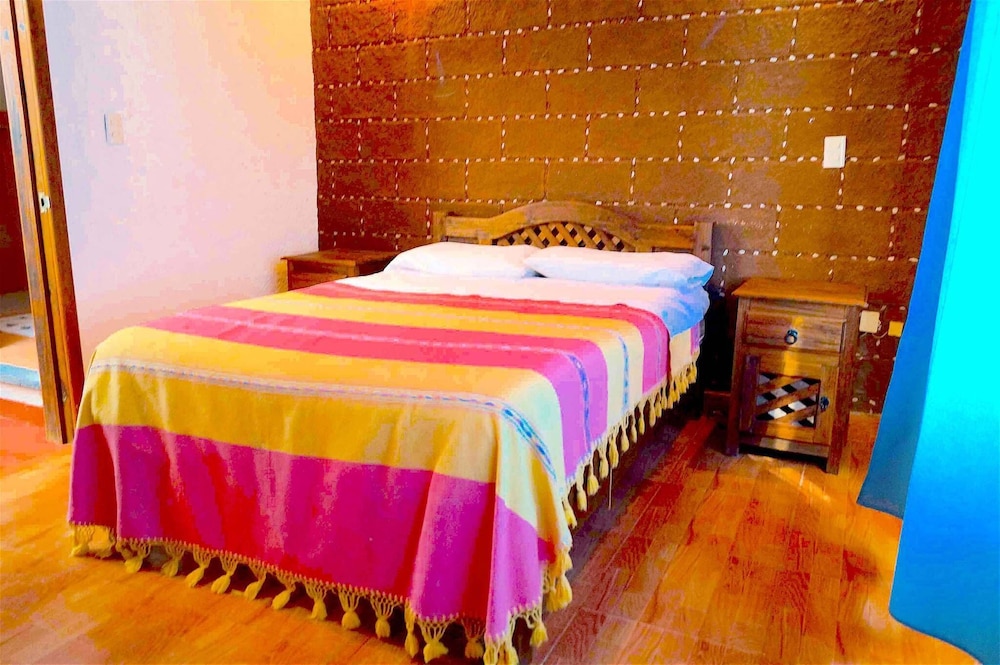 Comfy Bedroom Town House Garden Market Area view 5