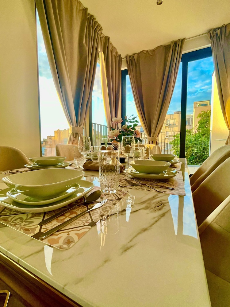 One Lux Stay Near Antwerp Central - 2 Bedroom 1 5 Bathroom