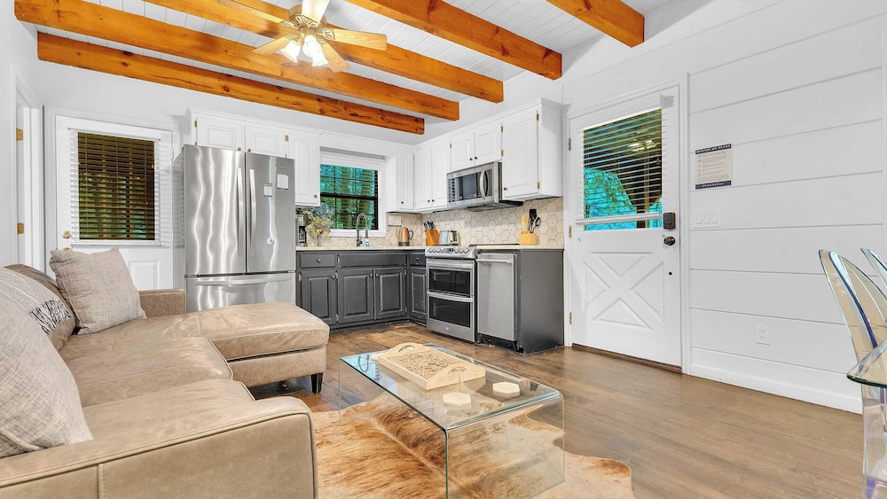 Lakeside Cabin w/ Hot Tub, Fireplace Near Dollywood & Trails Smoky Shores Retreat by Avantstay