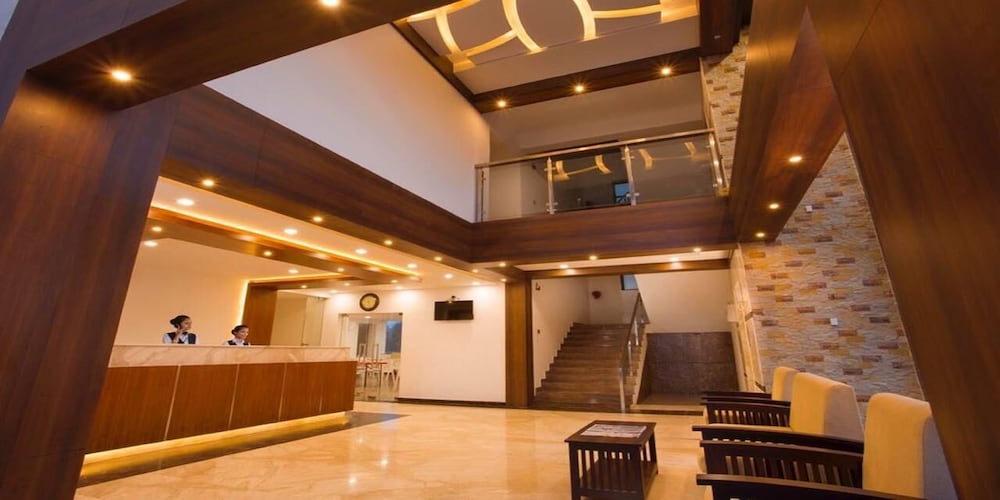 Lobby & Reception