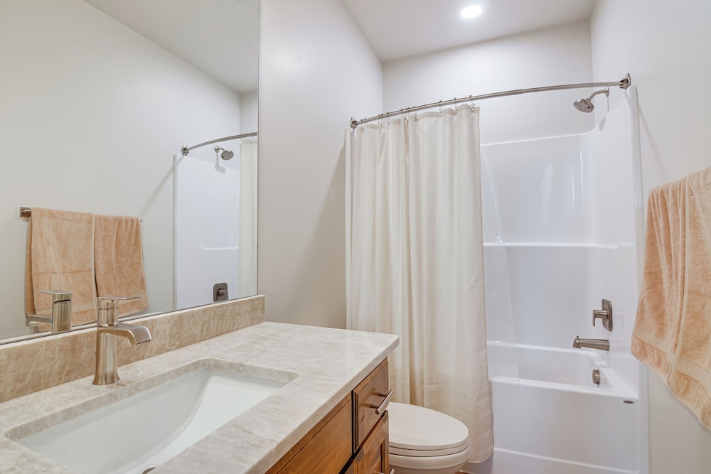 Near Lakes & Trails: Cabin in Duck Creek Village!