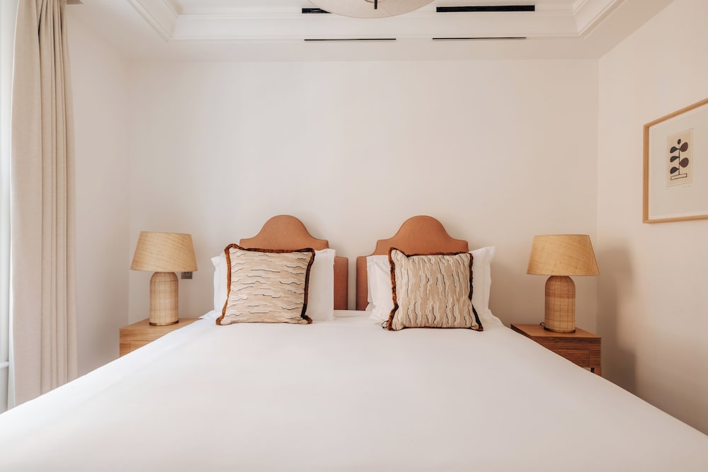 Claridge House by SLO