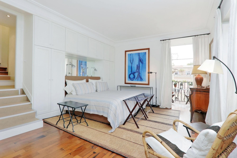 La Camelia an Elegant and Extravagant 2 Bedroom Apartment