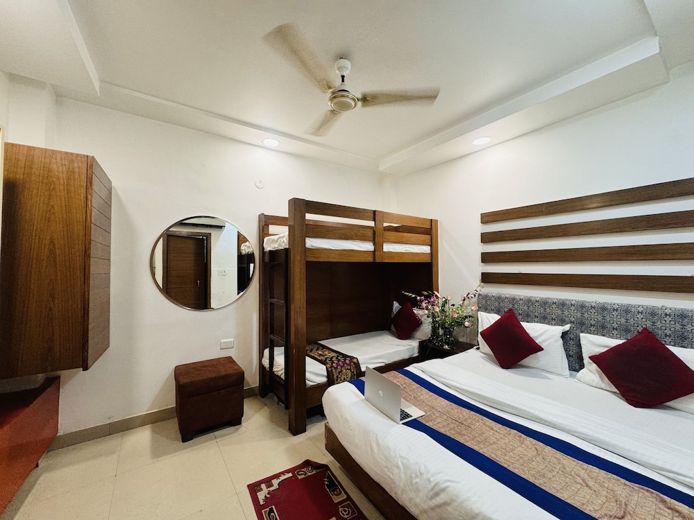 Staybook Hotel Jai Balaji New Delhi Railway Station