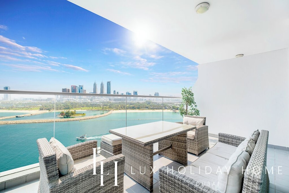 LUX Holiday Home - Azure Residence 1