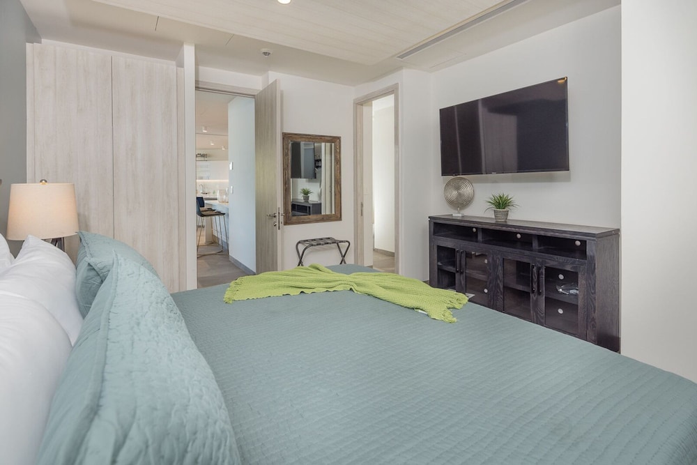 Luxury New Oceanfront Condo 5BR Sleeps 12