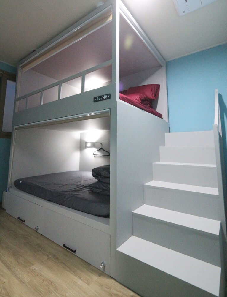 Midtown Hostel