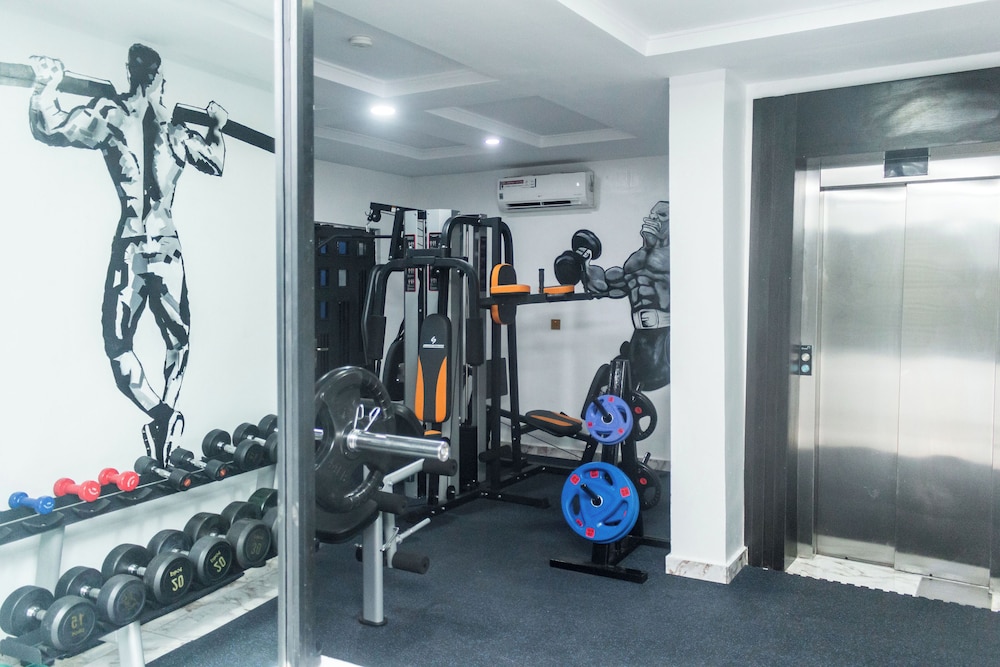 Luxury Hotel Deluxe Room - Sleeps 2 - Gym - Pool