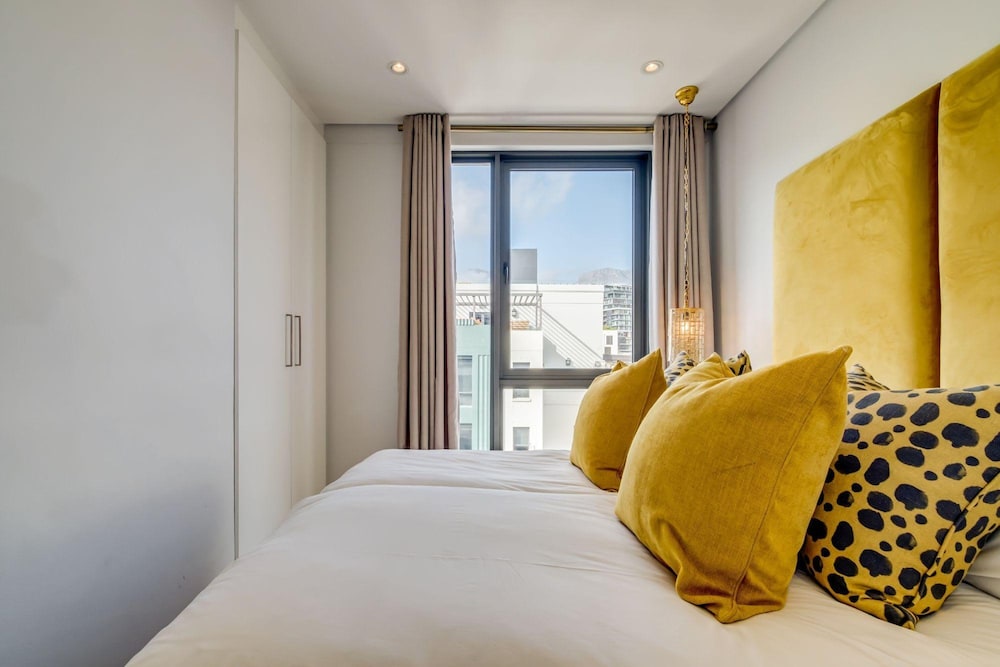 Beautiful Apartment With Mountain Views 404 on N view 3