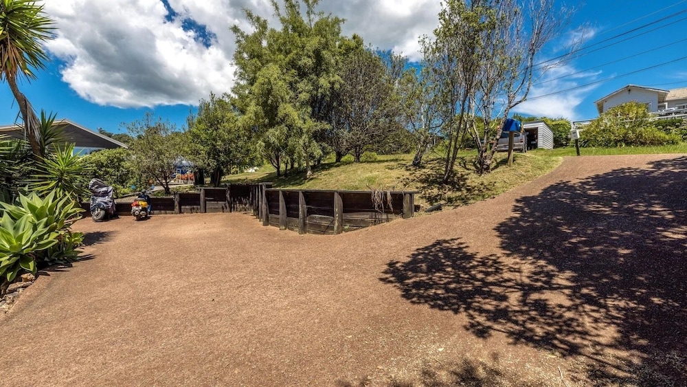 Onetangi Seaview Residence