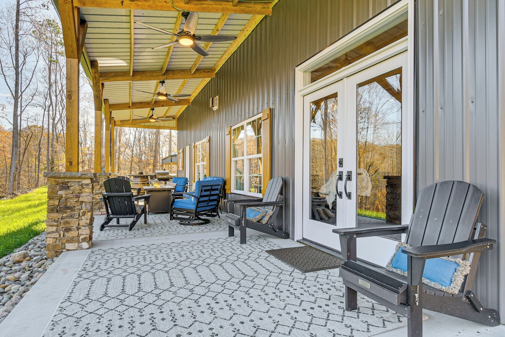 Family-friendly Barndominium Near Greenville!