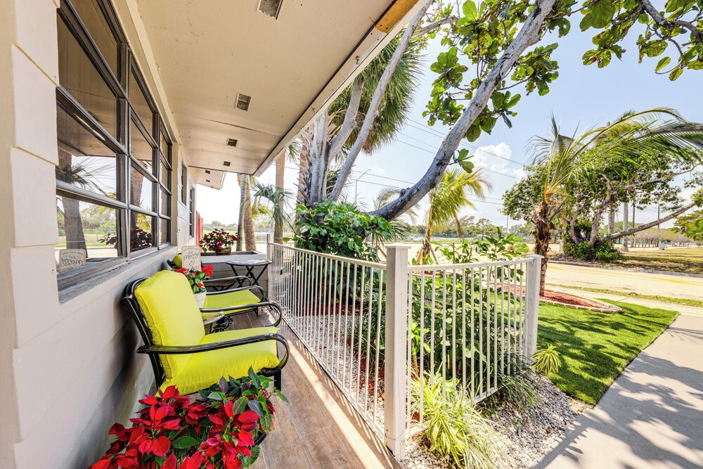 Walk to Dining & Shopping: Pompano Beach Home!