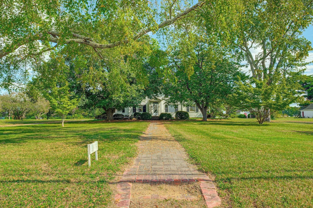 Walk to Dtwn Warsaw: Family Home w/ Deck!