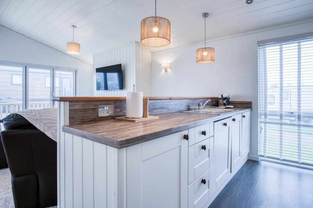 Swallow Lodge - 3 Bedroom Lodge - Wisemans Bridge