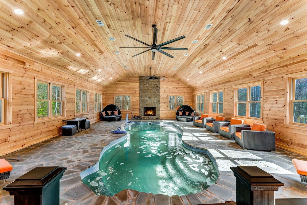 Grand Timber by Avantstay Indoor Pool Sauna Sports Court Game Room More