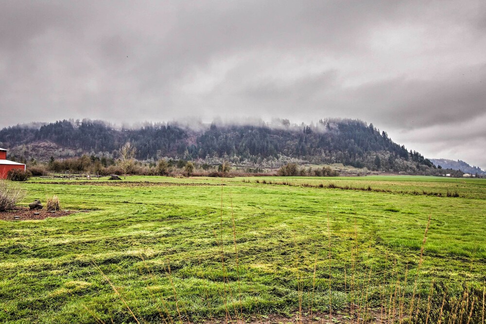 Rural Cottage 20 Min to Eugene w/ Mt Tom Views! view 2