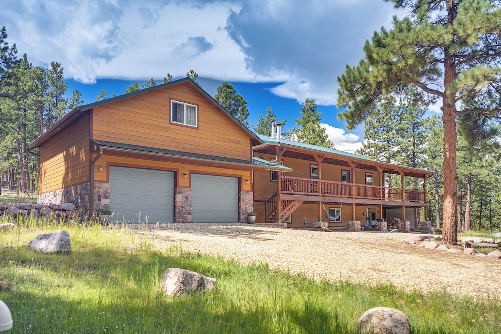Cabin w/ Hot Tub, Deck & Mtn Views in Westcliffe! view 4