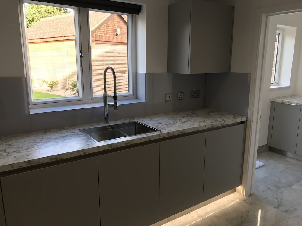 Beautiful Stunning Peaceful 6-bed Showhome Eco Uk view 5