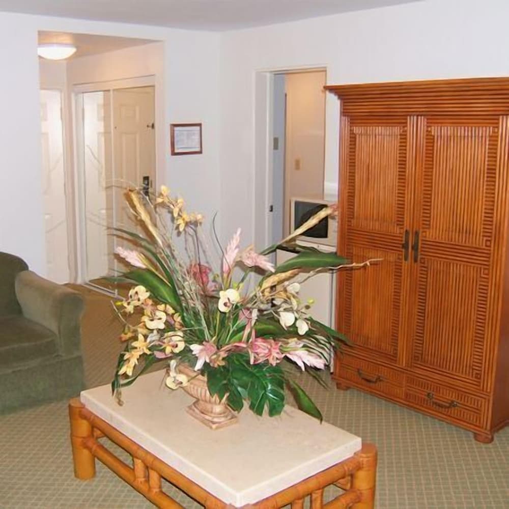 Grand Bahama Island - Freeport Vacations - Castaways Resort and Suites - Property Image 11