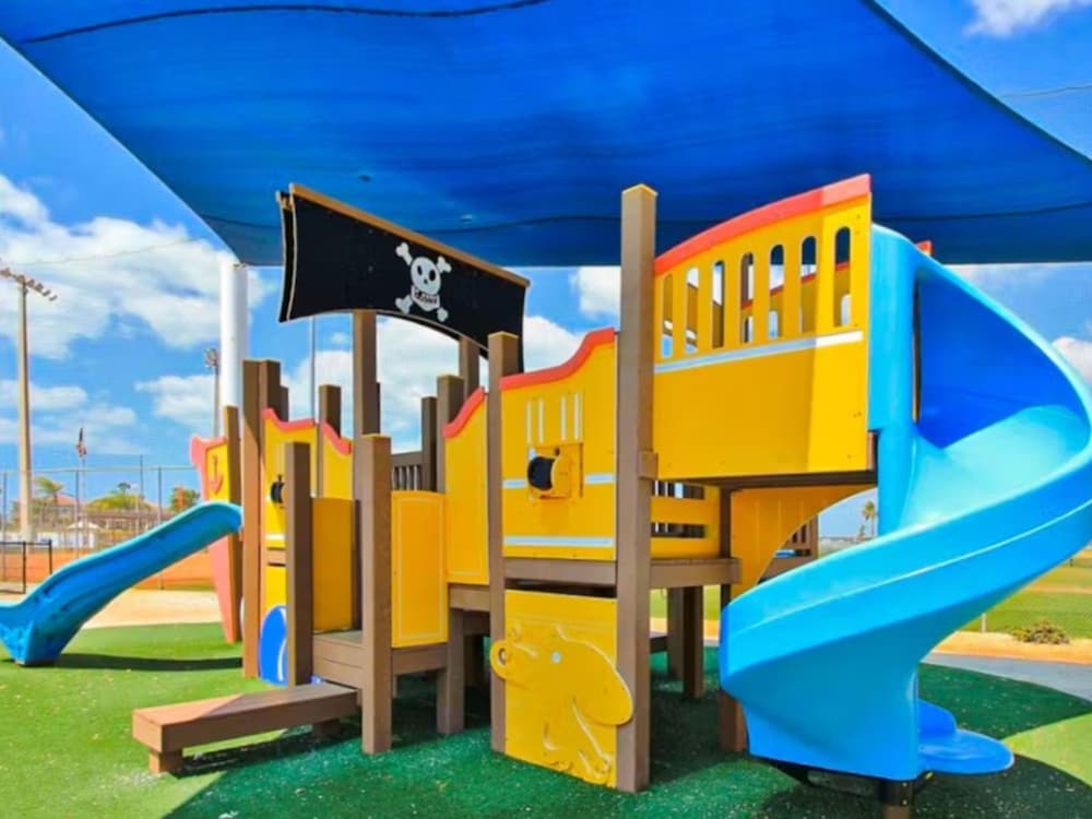 Madeira Beach Yacht Club 215F by Distinctive Beach Rentals