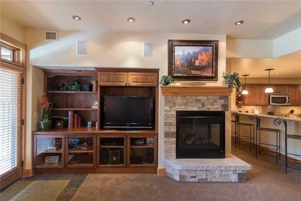 6107 Bear Lodge, Trappeur's Crossing Apartment 3