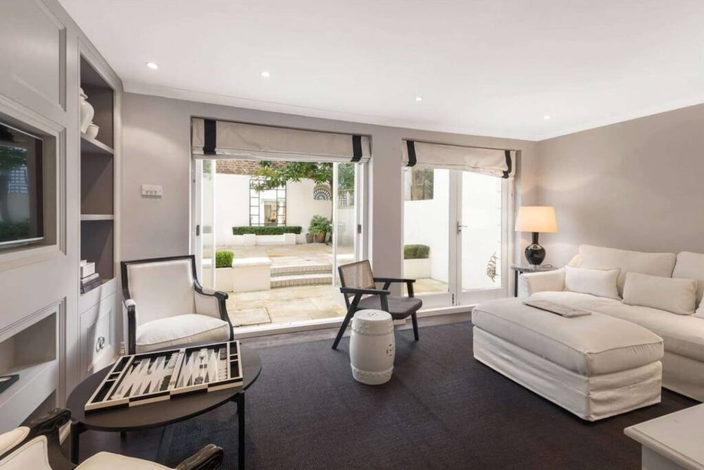 Belgravia Beauty - by Out of Office Lifestyle