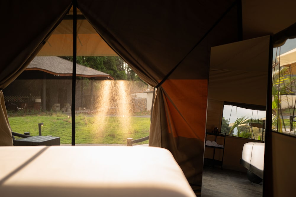 TOTEME GLAMPING view 4