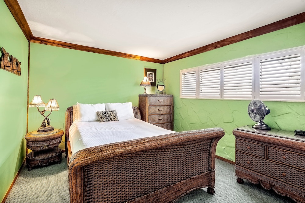 Updated Top Floor - Ocean Views - Vrkcv