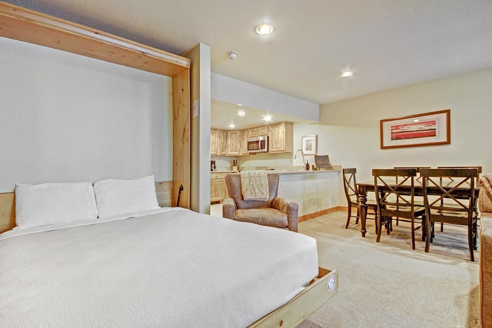 CM244S Copper Mtn Inn by RedAwning