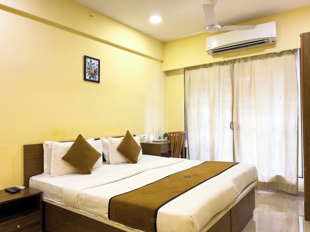 Pinaki Comfort Stay, Vile Parle - Near Airport